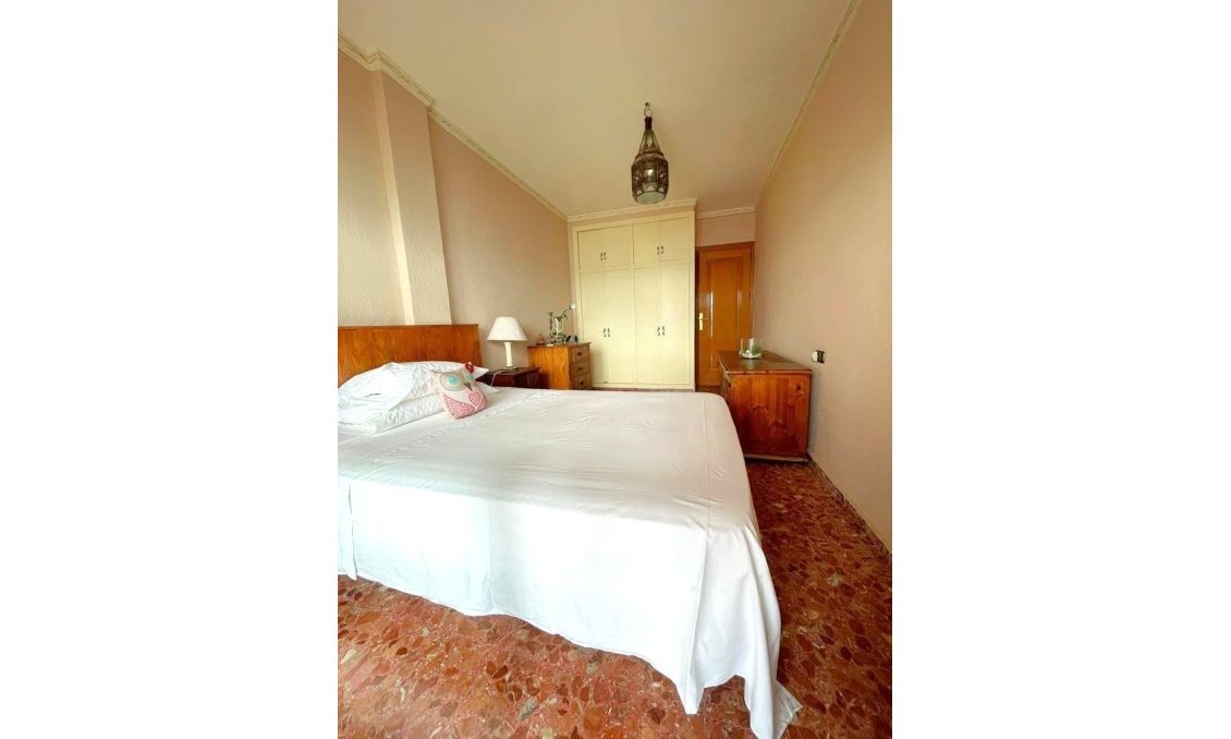 Revânzare - Apartament -
Torrevieja - Estacion De Autobuses