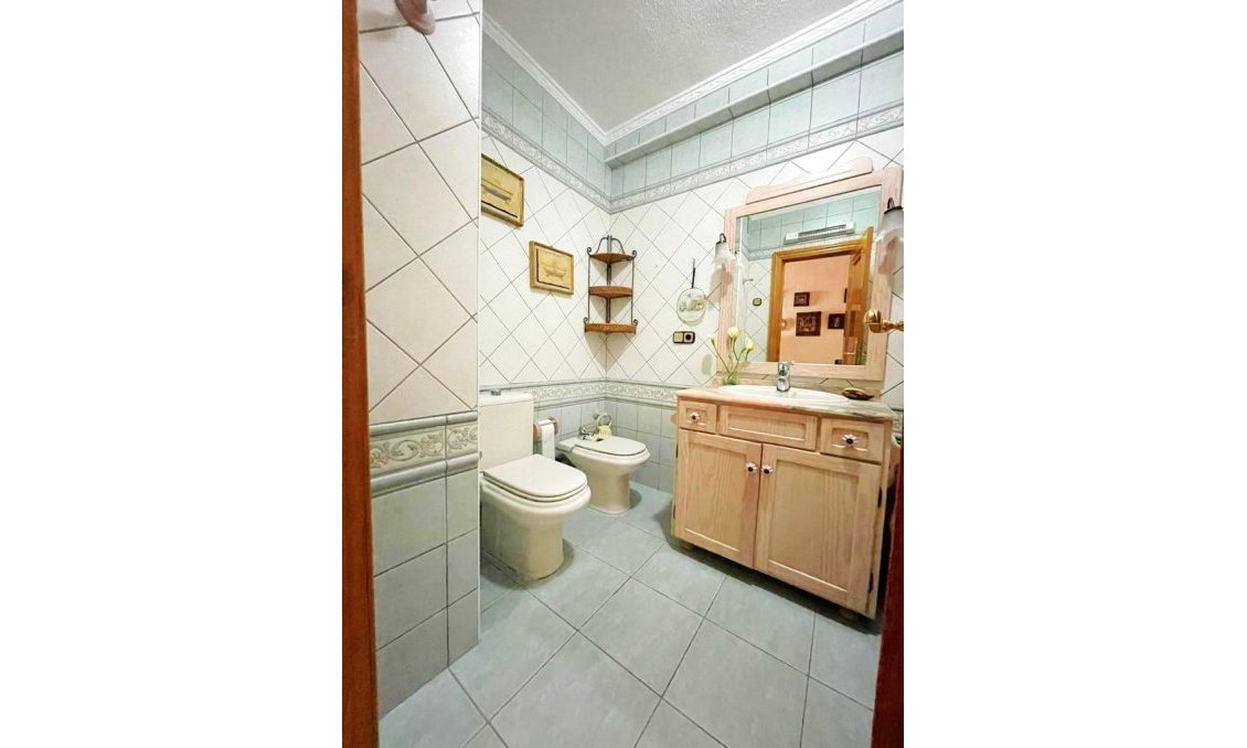 Revânzare - Apartament -
Torrevieja - Estacion De Autobuses