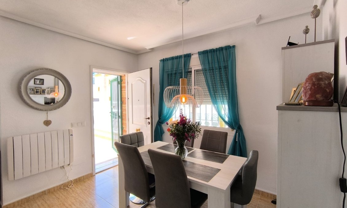 Revânzare - Vilă -
El Raso - Costa Blanca