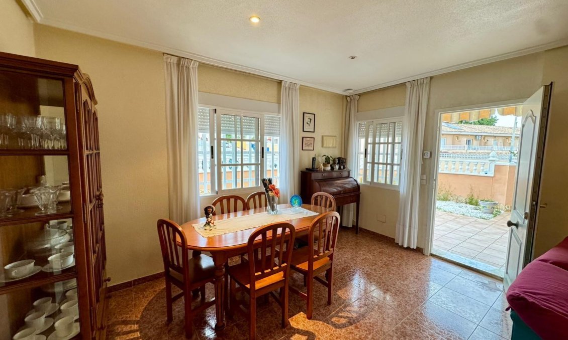 Segunda mano - Villa -
Torrevieja - Costa Blanca