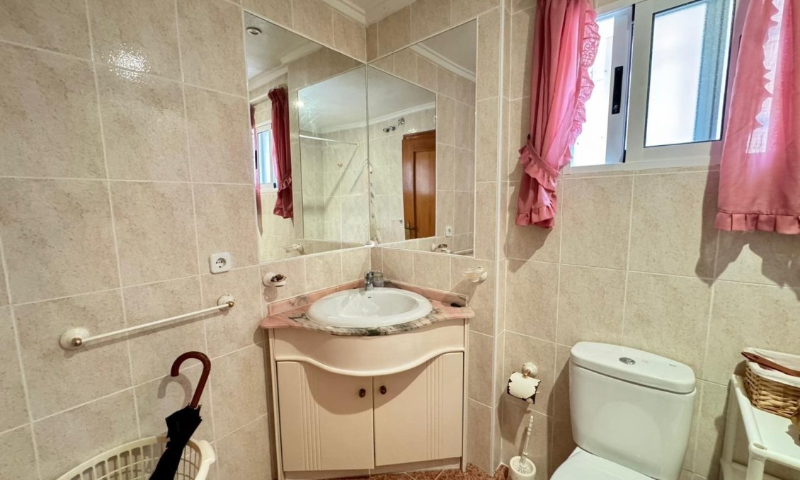 Segunda mano - Villa -
Torrevieja - Costa Blanca