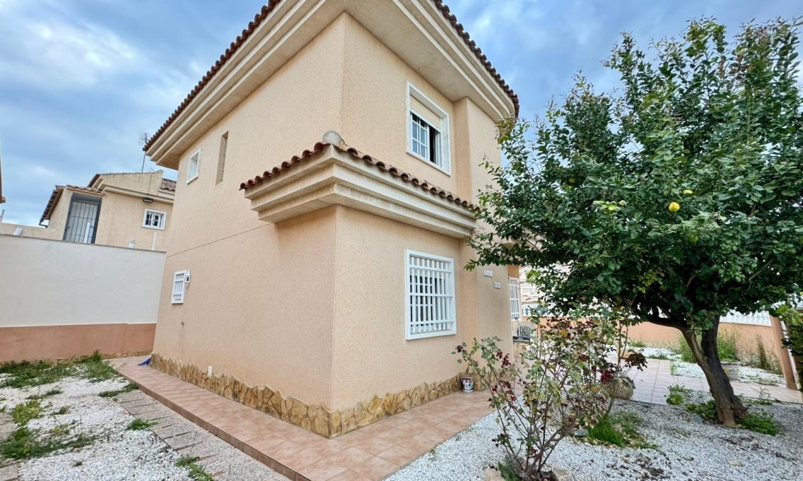 Segunda mano - Villa -
Torrevieja - Costa Blanca