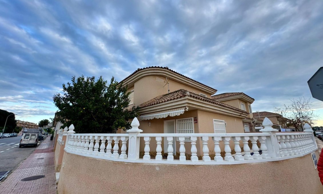 Segunda mano - Villa -
Torrevieja - Costa Blanca