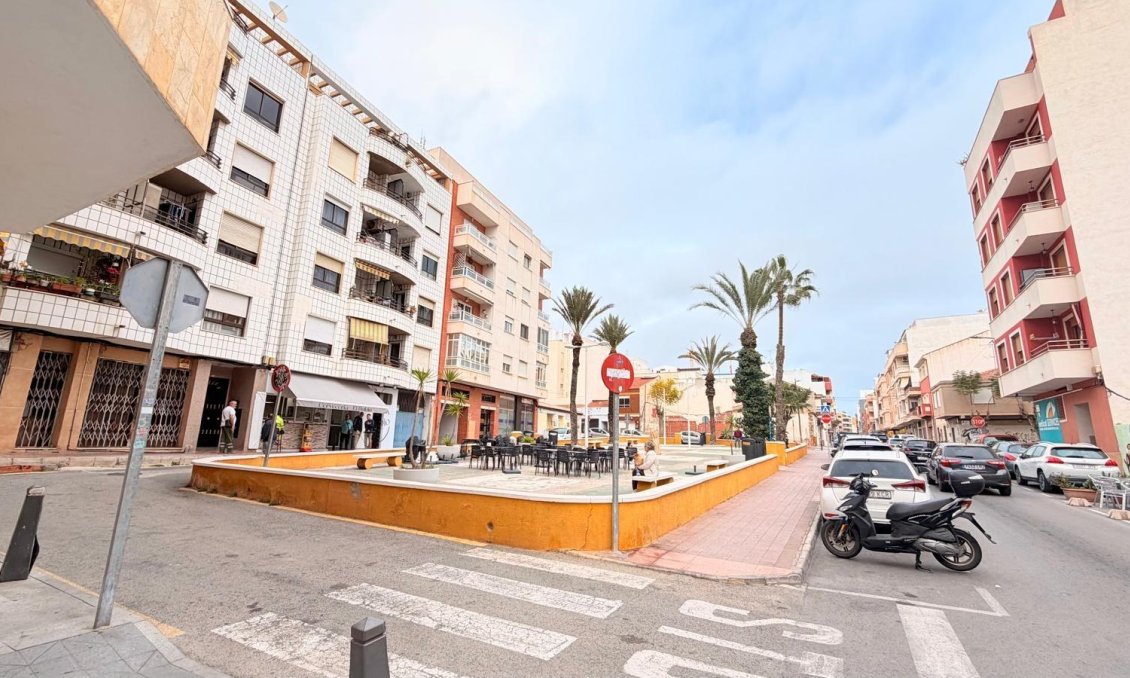 Segunda mano - Apartamento -
Torrevieja - Centro