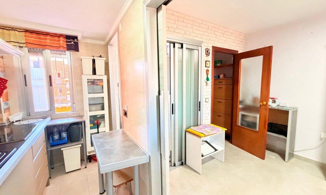 Használt Ingatlanok - Apartman -
Torrevieja - Playa De Los Naufragos