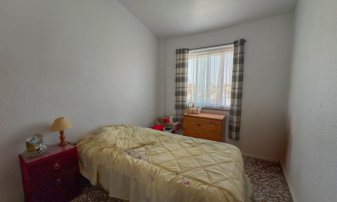 Használt Ingatlanok - Sorház -
Torrevieja - Costa Blanca