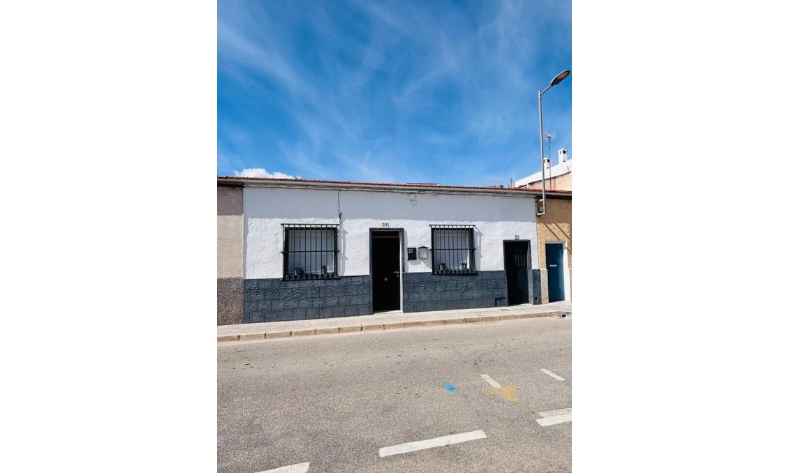 Resale - Town House -
San Miguel de Salinas - Inland