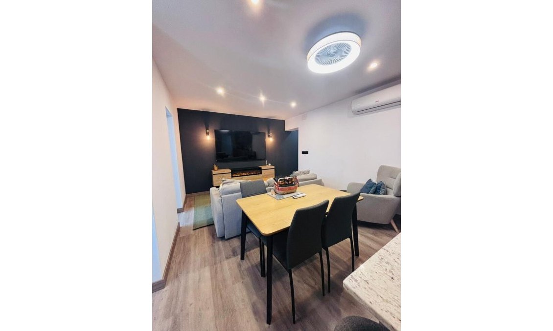 Resale - Town House -
San Miguel de Salinas - Inland