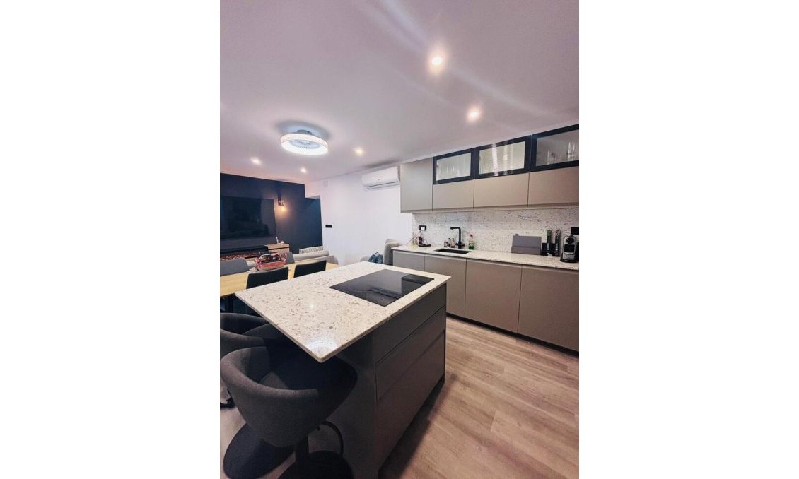 Resale - Town House -
San Miguel de Salinas - Inland