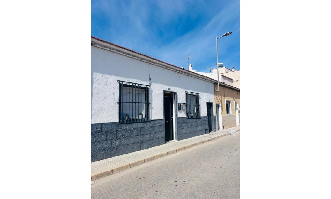 Resale - Town House -
San Miguel de Salinas - Inland