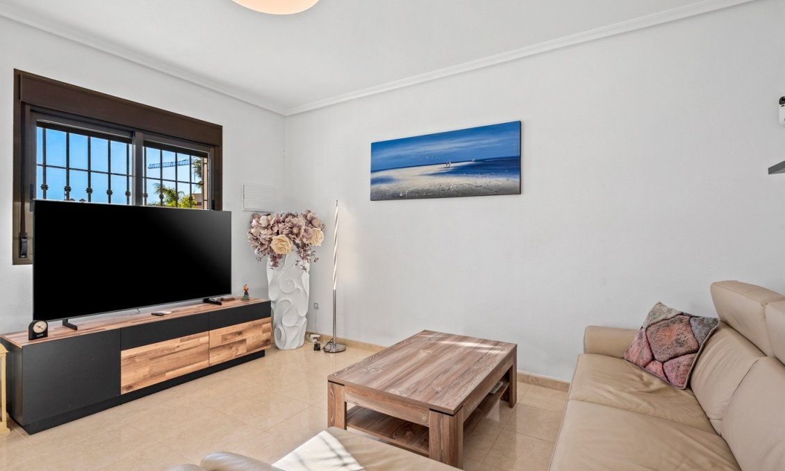 Resale - Town House -
San Miguel de Salinas - Inland