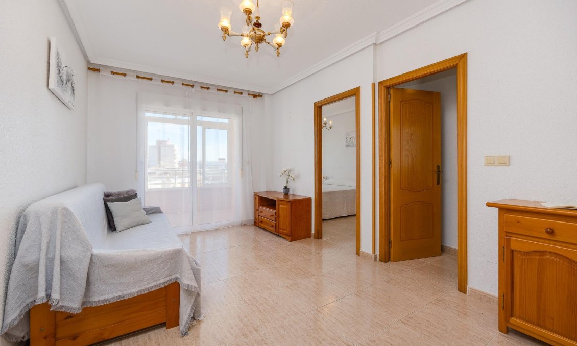 Segunda mano - Apartamento -
Torrevieja - Estacion De Autobuses