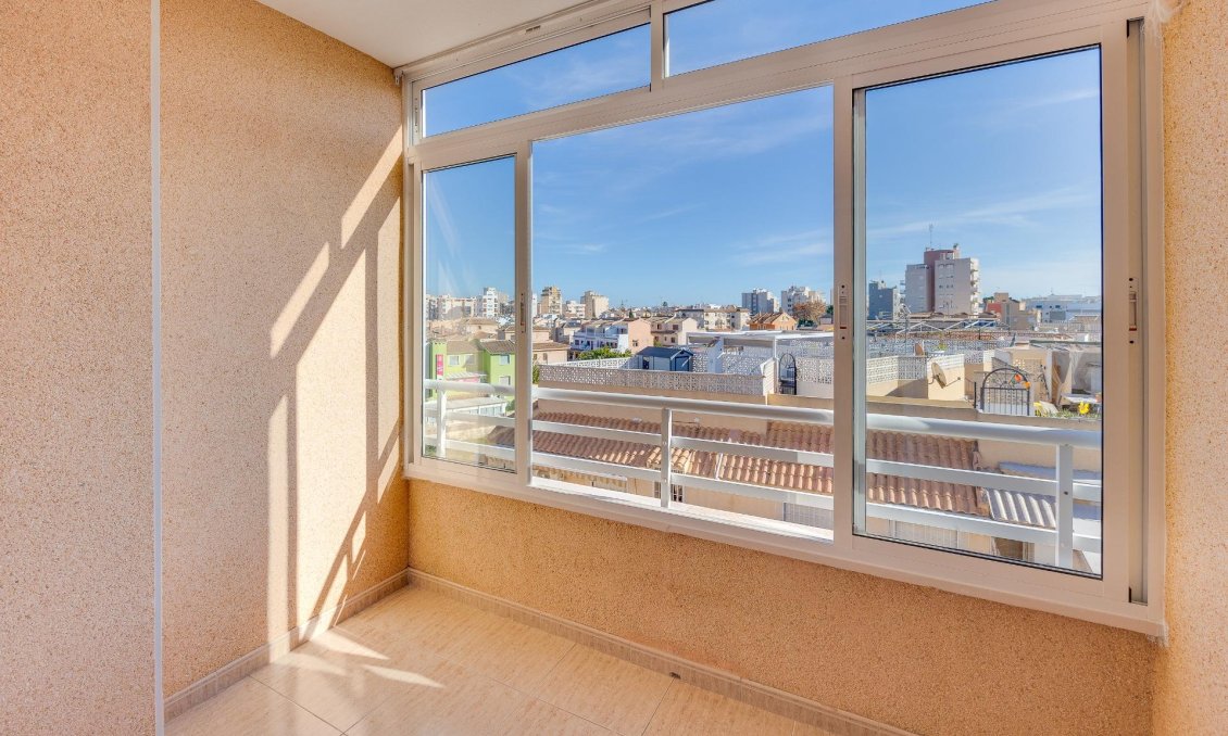 Segunda mano - Apartamento -
Torrevieja - Estacion De Autobuses