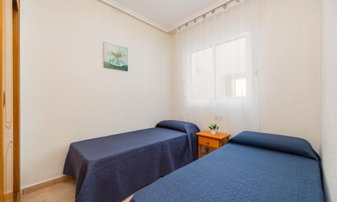 Segunda mano - Apartamento -
Torrevieja - Estacion De Autobuses