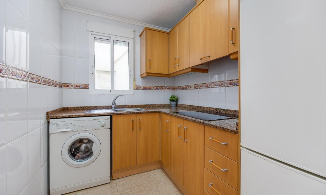 Segunda mano - Apartamento -
Torrevieja - Estacion De Autobuses