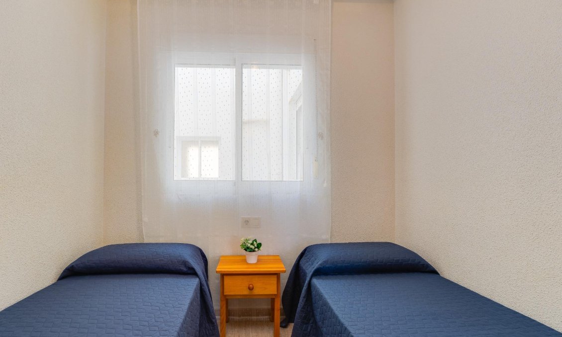 Segunda mano - Apartamento -
Torrevieja - Estacion De Autobuses