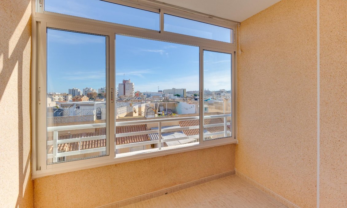 Segunda mano - Apartamento -
Torrevieja - Estacion De Autobuses