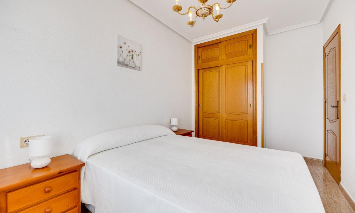 Segunda mano - Apartamento -
Torrevieja - Estacion De Autobuses