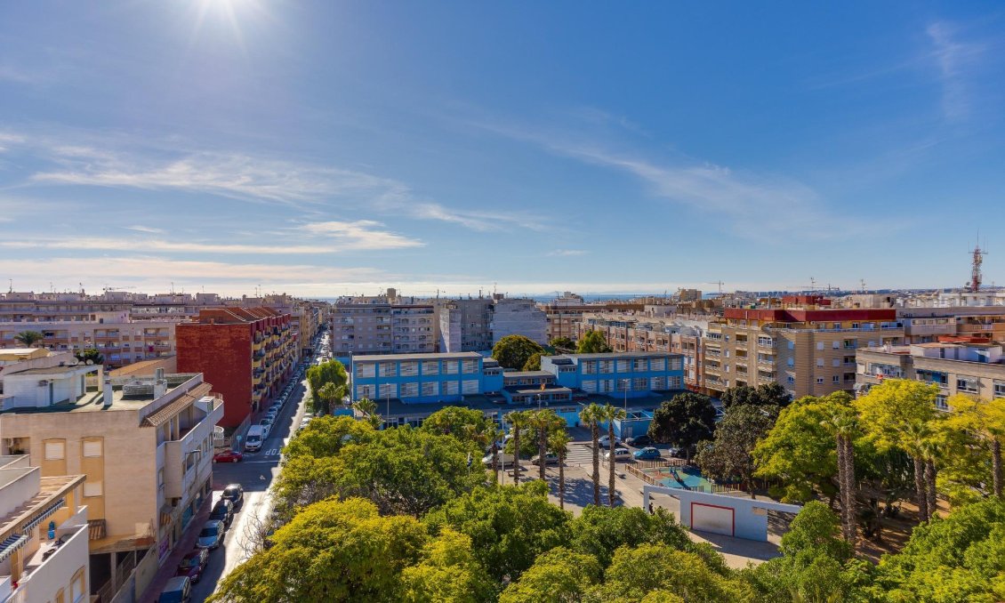 Segunda mano - Apartamento -
Torrevieja - Estacion De Autobuses