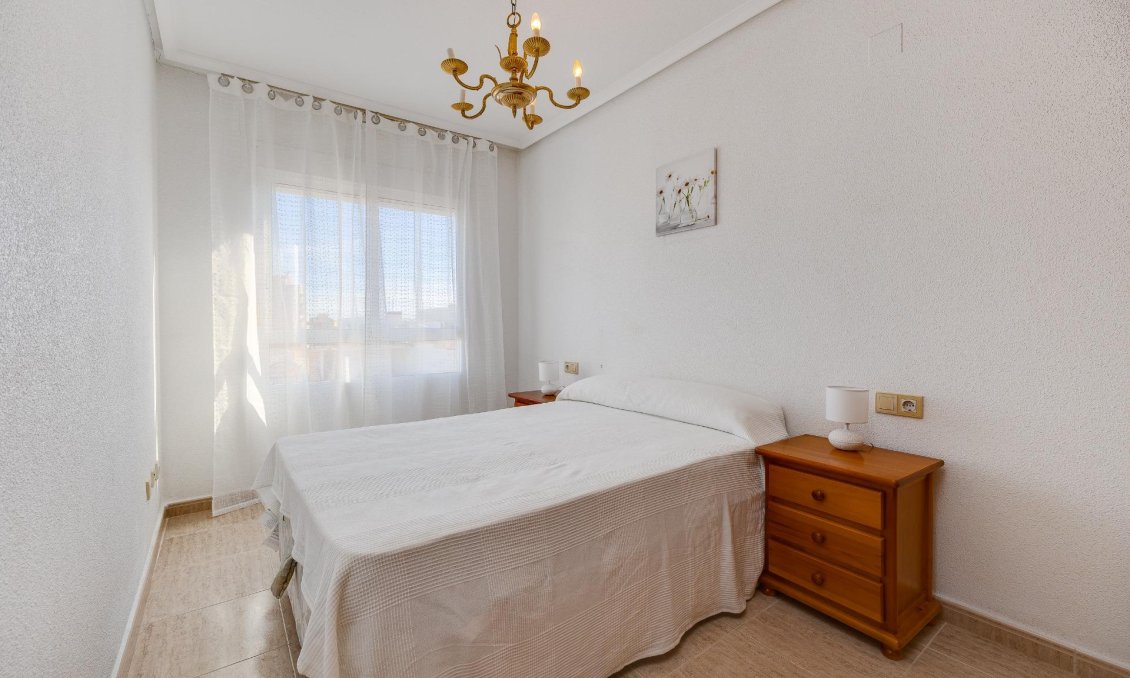 Segunda mano - Apartamento -
Torrevieja - Estacion De Autobuses