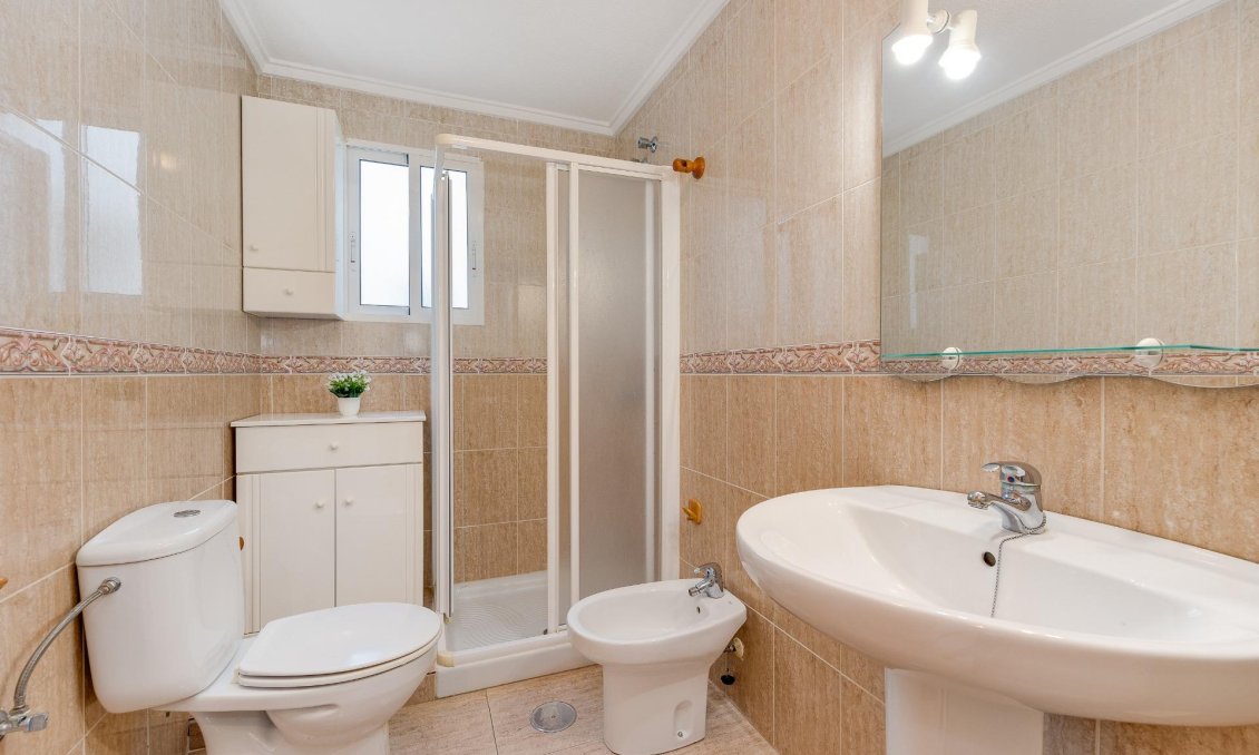 Segunda mano - Apartamento -
Torrevieja - Estacion De Autobuses