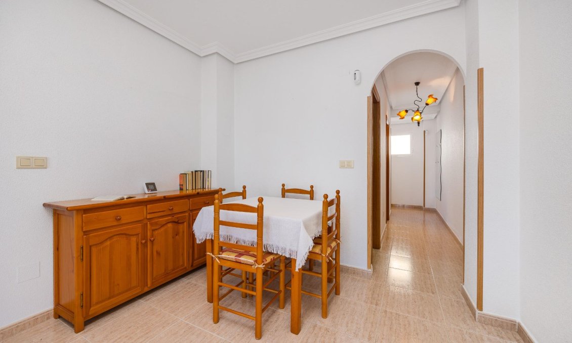 Segunda mano - Apartamento -
Torrevieja - Estacion De Autobuses