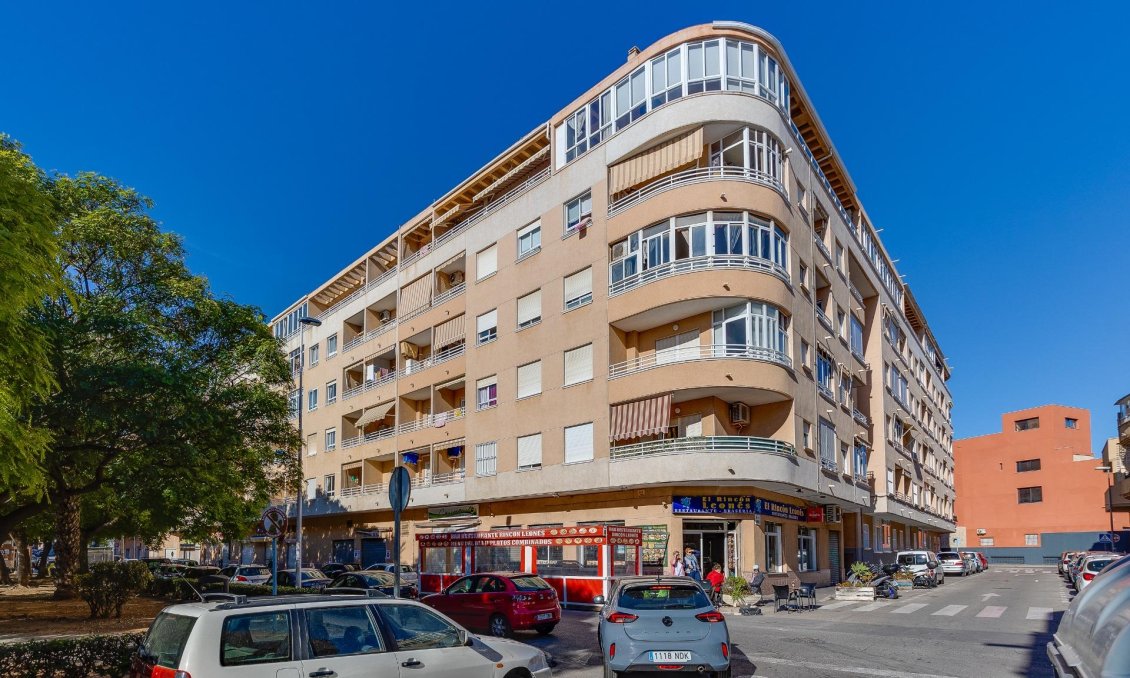 Segunda mano - Apartamento -
Torrevieja - Estacion De Autobuses