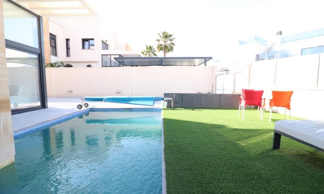 Resale - Villa -
Orihuela Costa - Costa Blanca