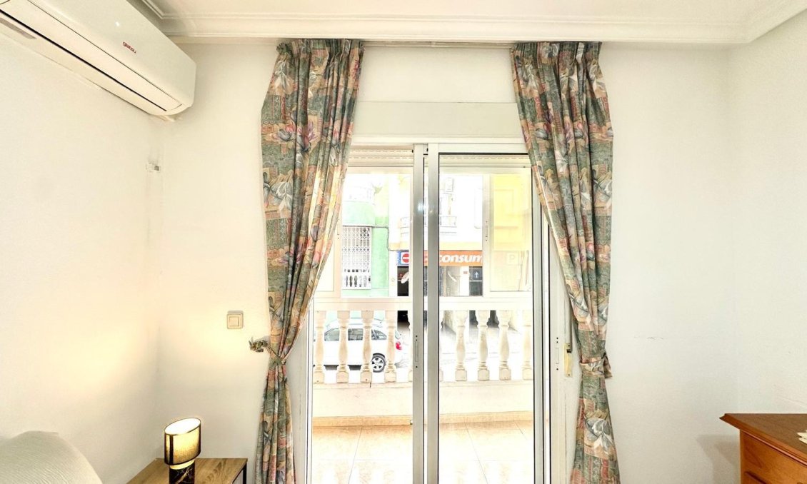 Resale - Apartment -
Torrevieja - Centro