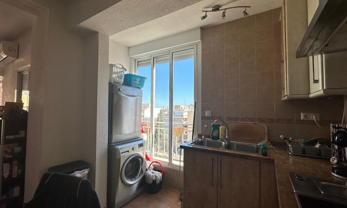 Wiederverkauf - Wohnung -
Torrevieja - Estacion De Autobuses