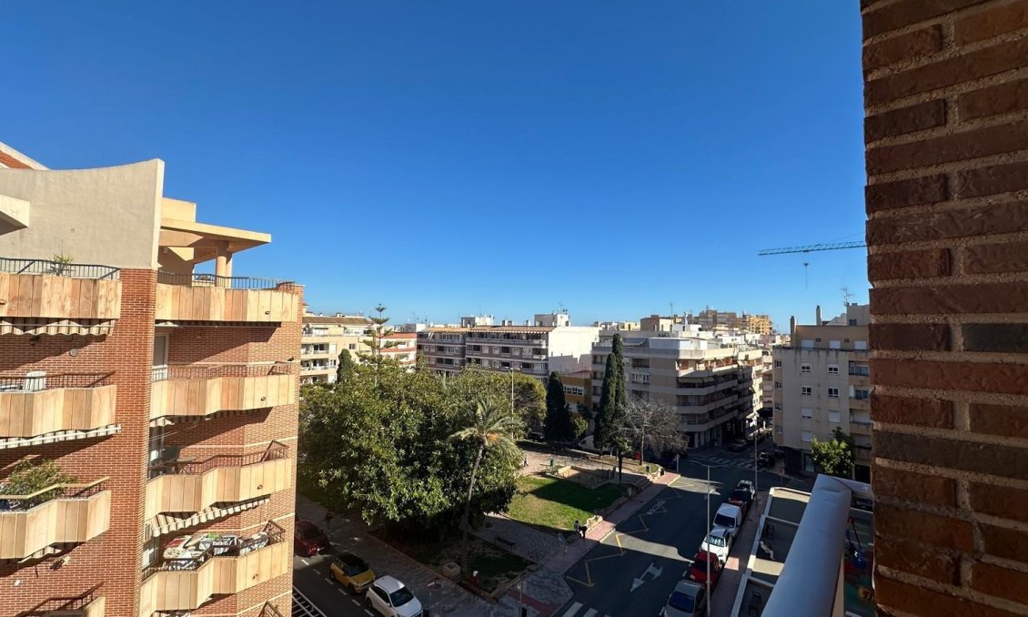 Wiederverkauf - Wohnung -
Torrevieja - Estacion De Autobuses