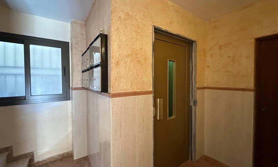 Wiederverkauf - Wohnung -
Torrevieja - Estacion De Autobuses