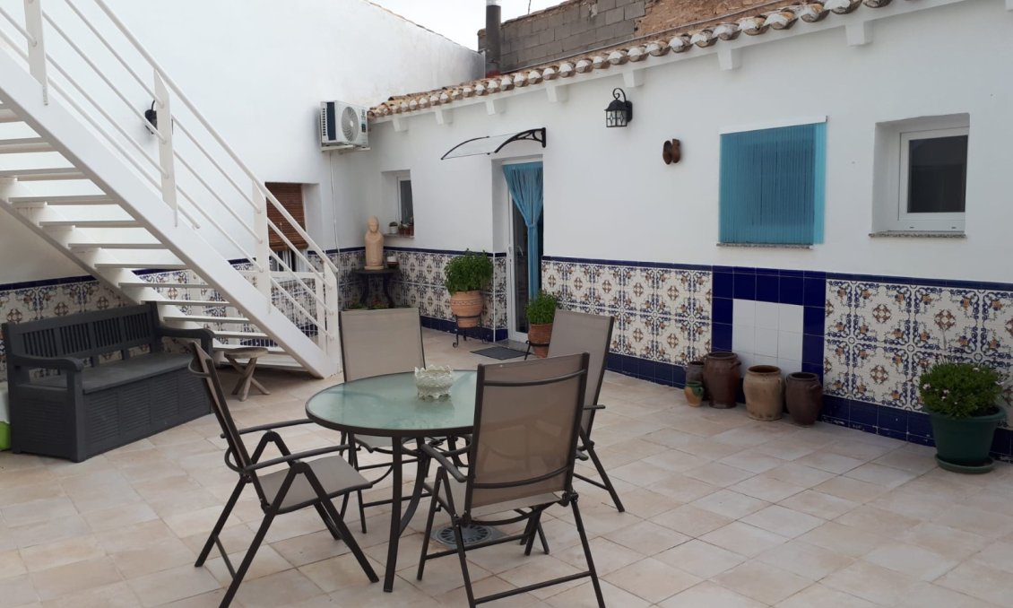 Revente - Villa -
Villena - Inland