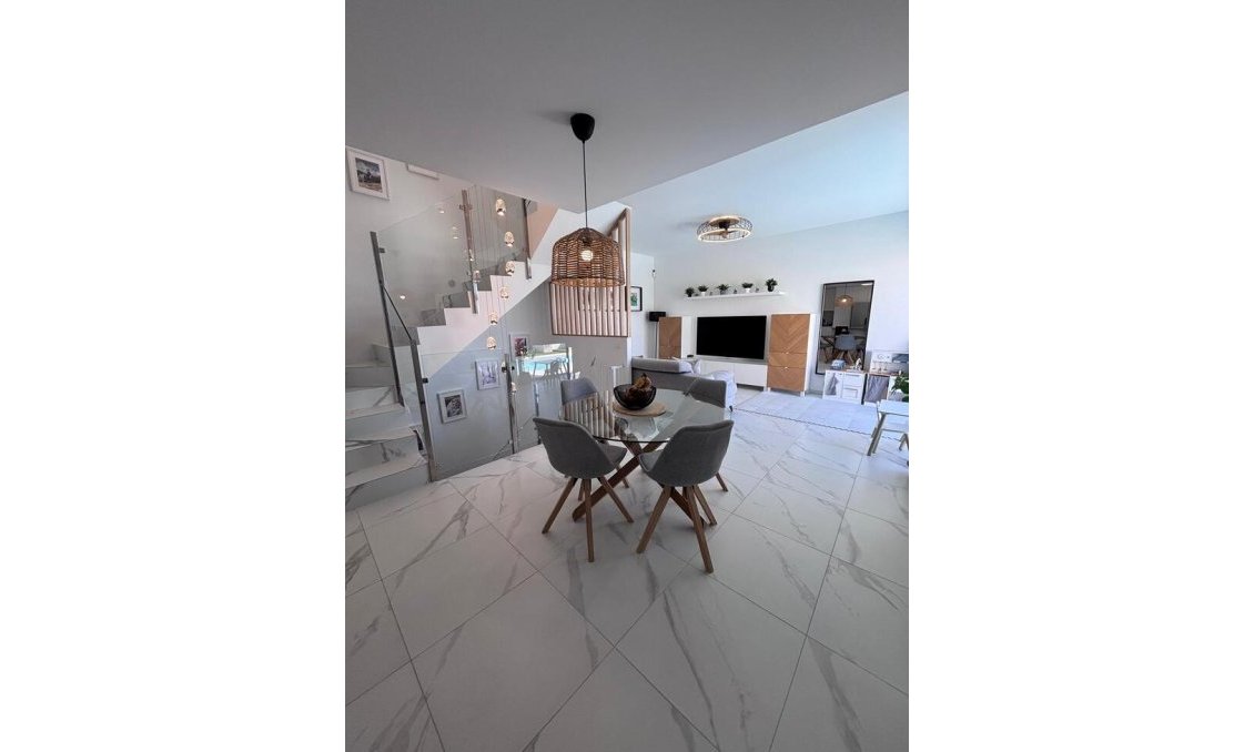 Segunda mano - Villa -
Villamartin - Costa Blanca