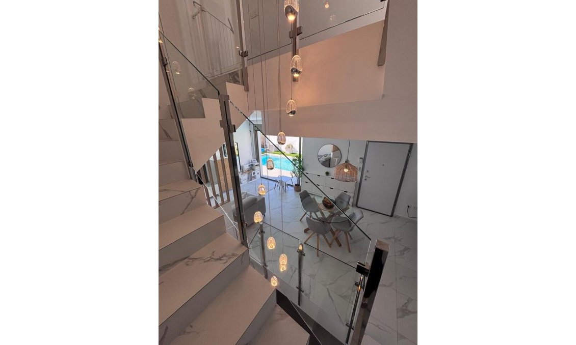 Segunda mano - Villa -
Villamartin - Costa Blanca