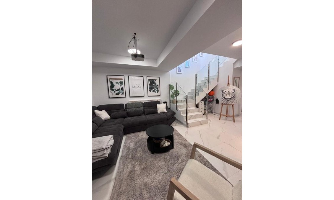 Segunda mano - Villa -
Villamartin - Costa Blanca