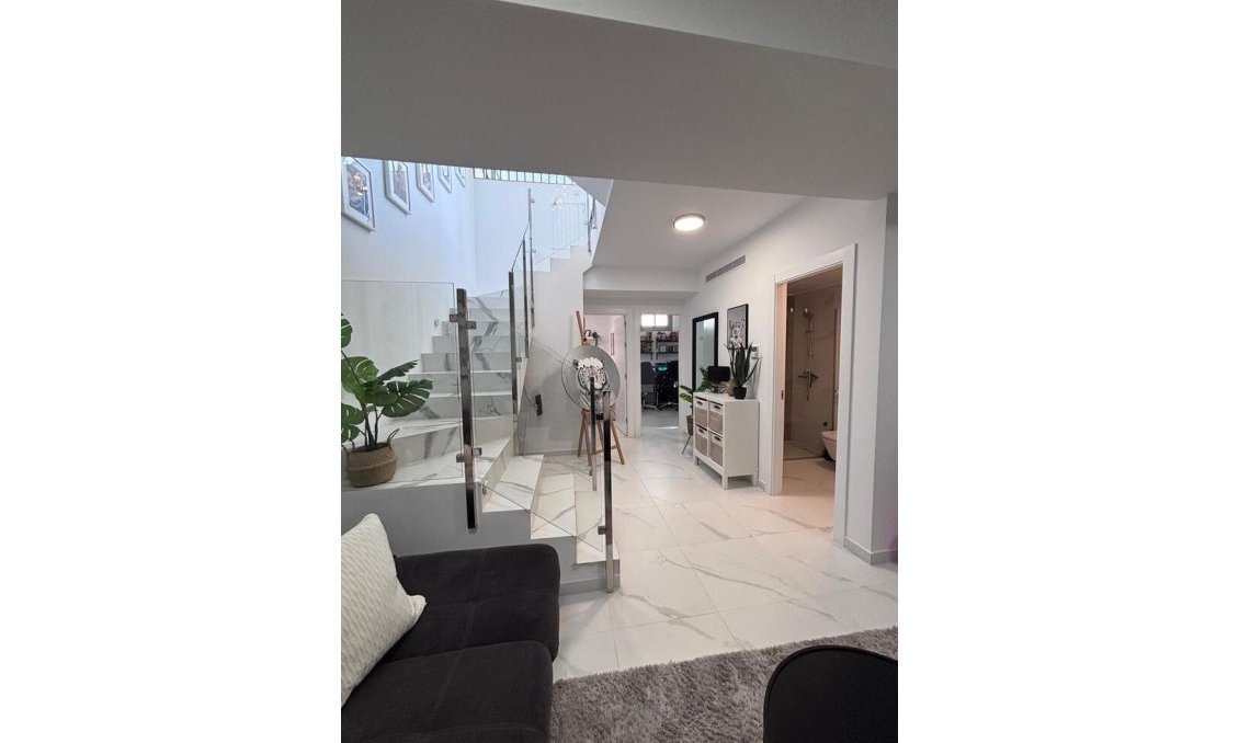 Segunda mano - Villa -
Villamartin - Costa Blanca