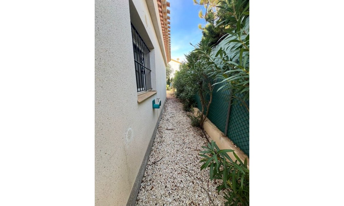 Resale - Villa -
Playa Flamenca