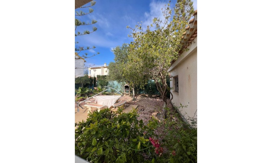 Resale - Villa -
Playa Flamenca