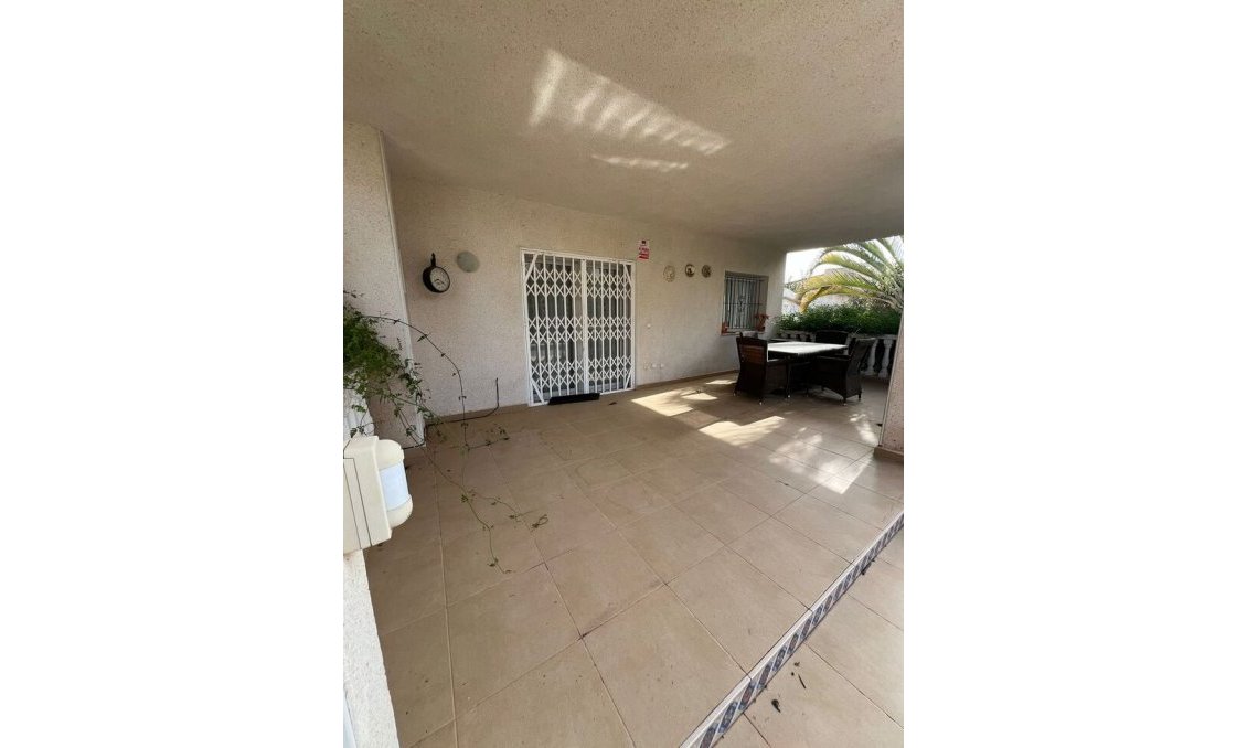 Resale - Villa -
Playa Flamenca
