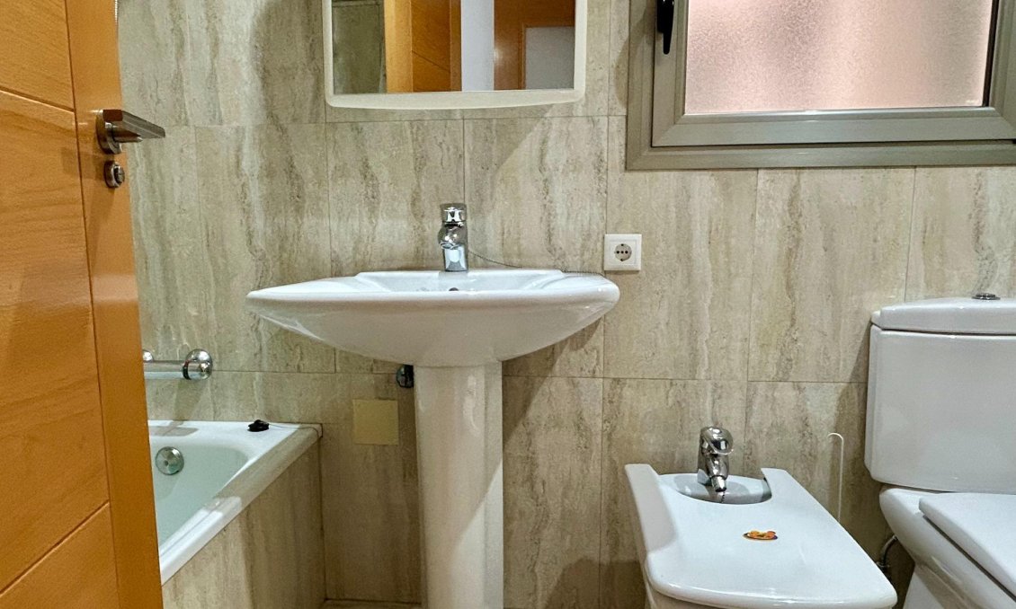 Segunda mano - Apartamento -
Torrevieja - Centro