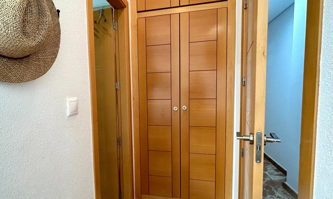 Segunda mano - Apartamento -
Torrevieja - Centro