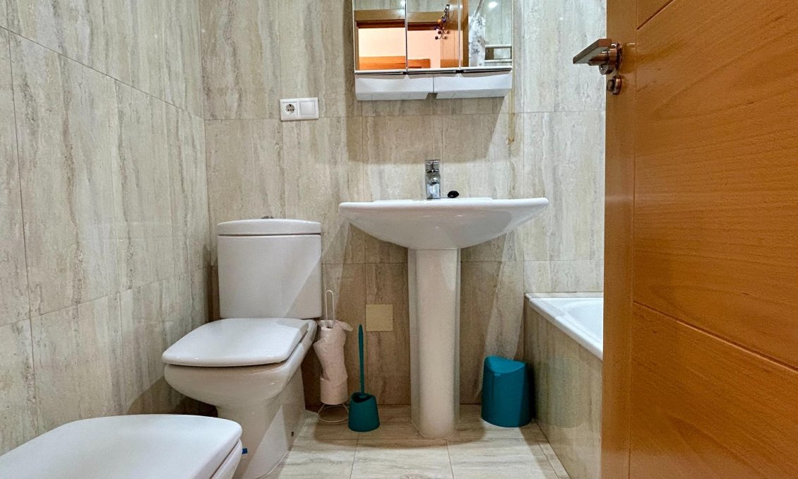 Segunda mano - Apartamento -
Torrevieja - Centro