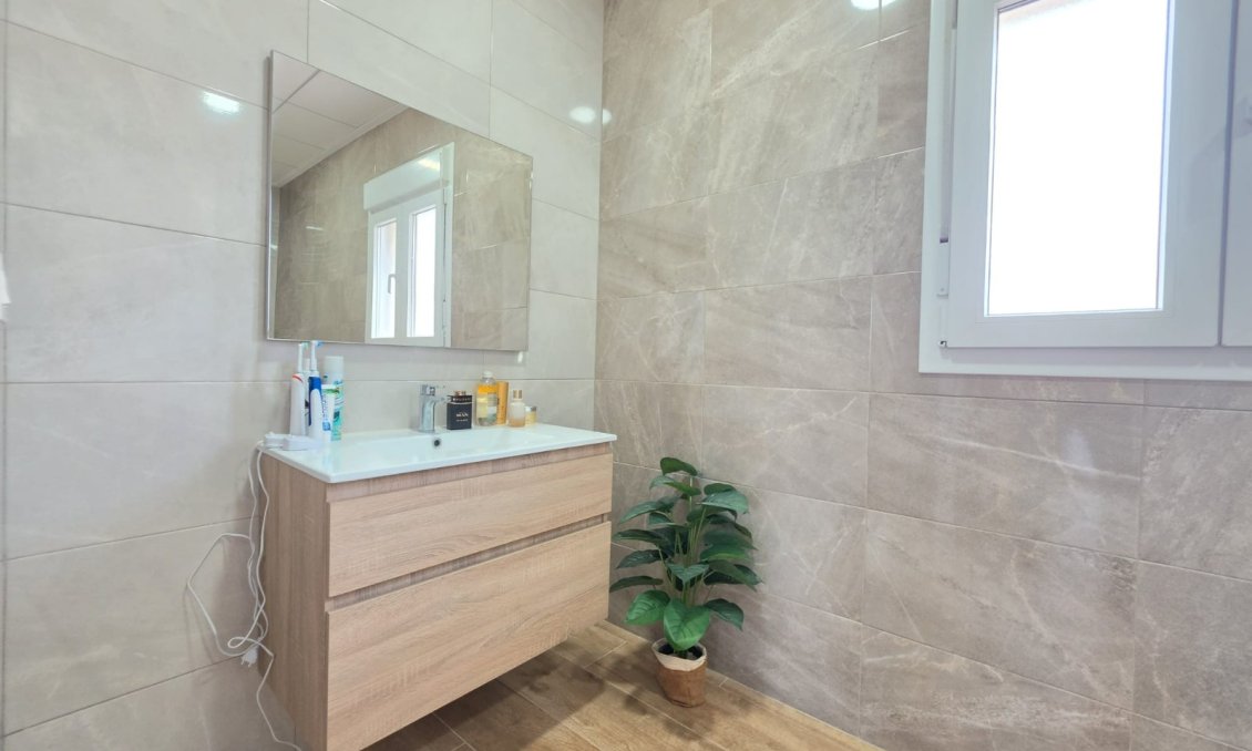 Revânzare - Vilă -
Pinoso - Inland