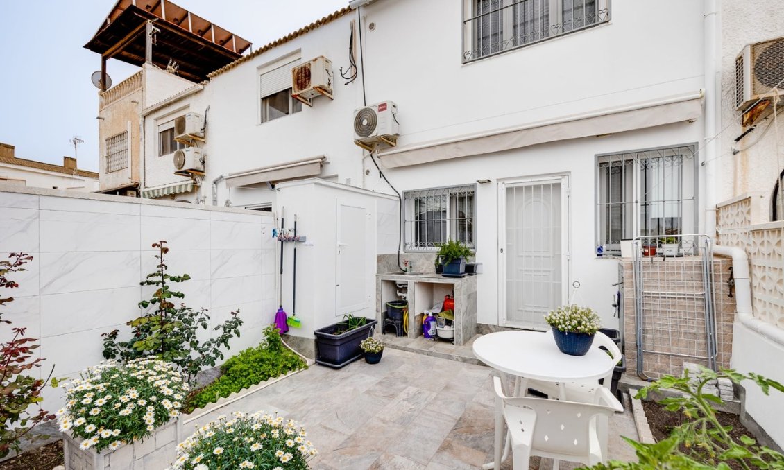 Használt Ingatlanok - Sorház -
Torrevieja - Costa Blanca