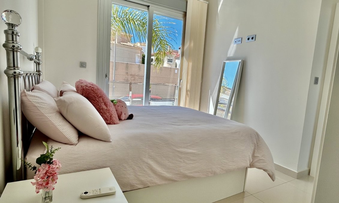 Használt Ingatlanok - Villa -
Villamartin - Costa Blanca