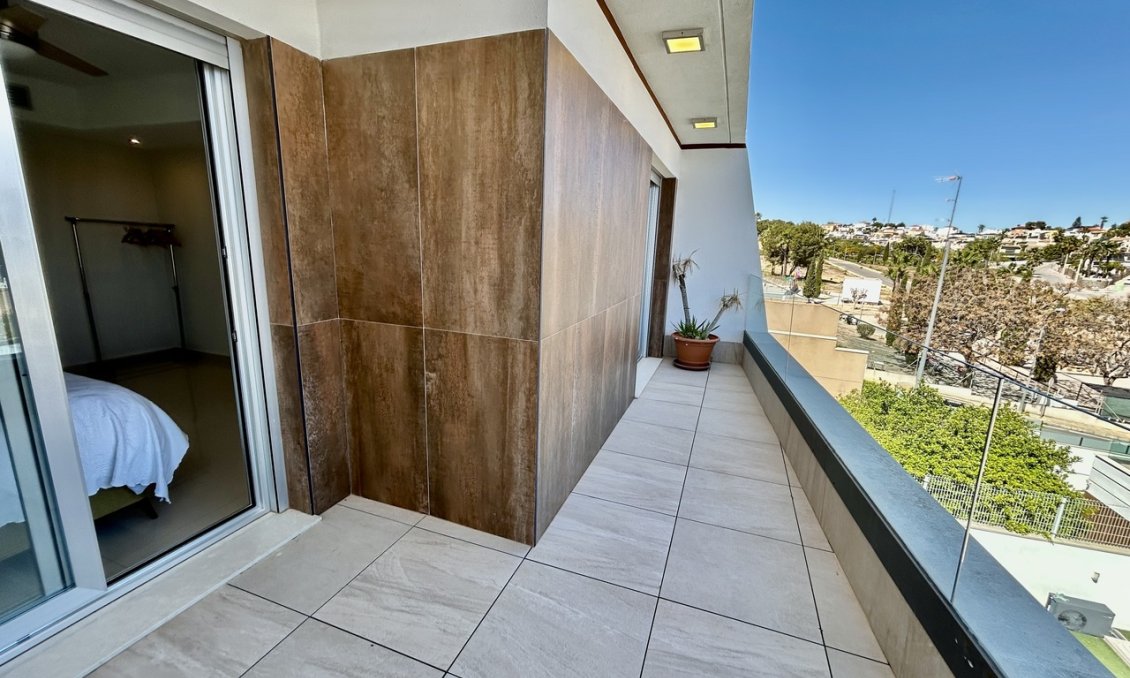 Használt Ingatlanok - Villa -
Villamartin - Costa Blanca