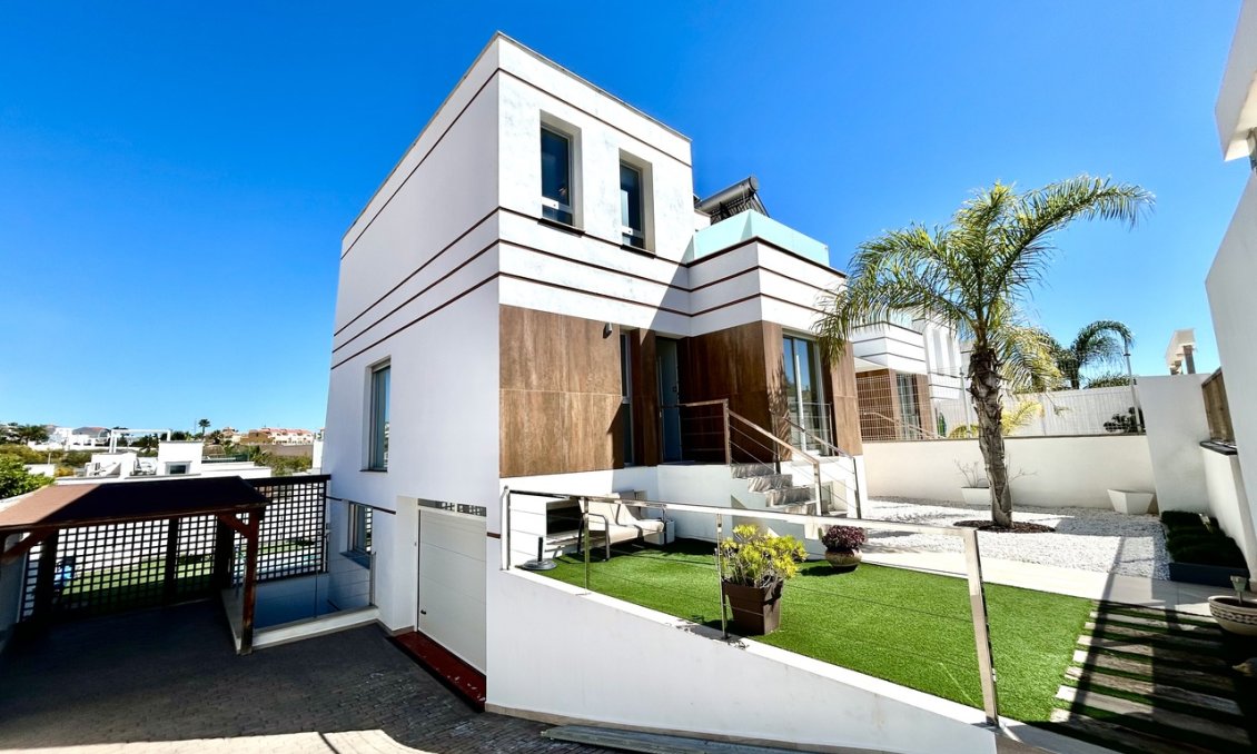 Használt Ingatlanok - Villa -
Villamartin - Costa Blanca