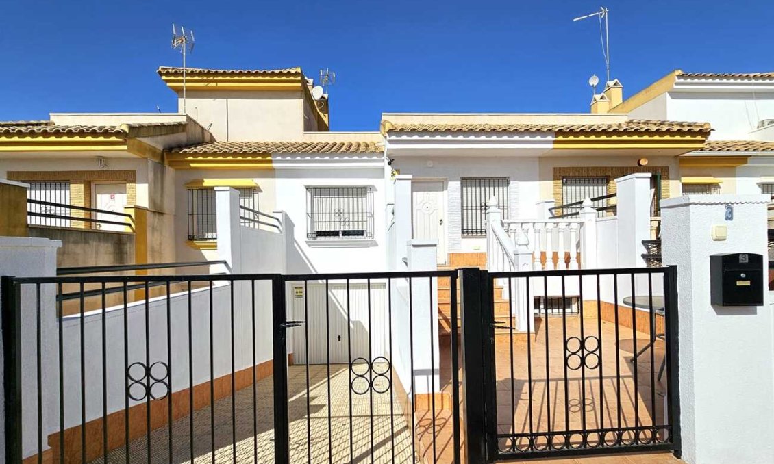 Resale - Town House -
Sucina