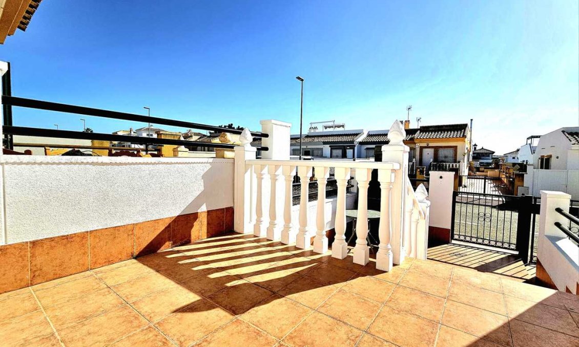 Resale - Town House -
Sucina